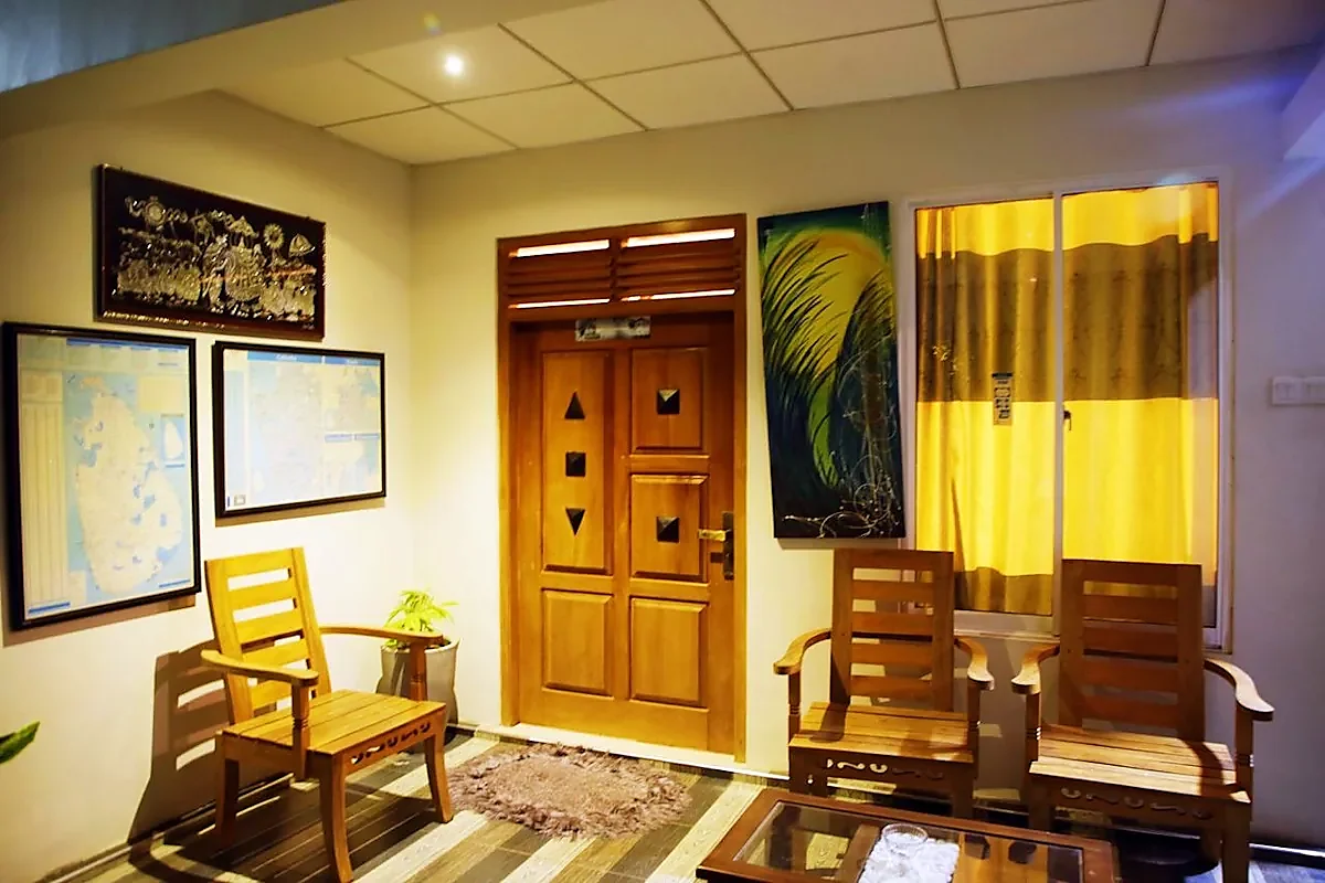 Family room dining area — Diva Villa
