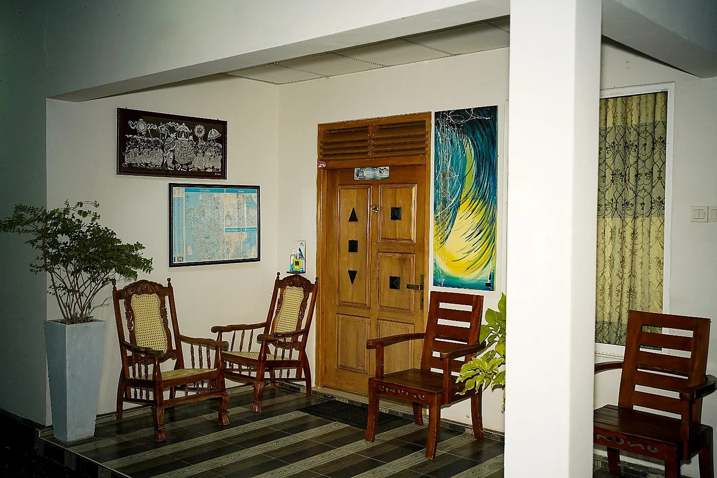Family room dining corner — Diva Villa