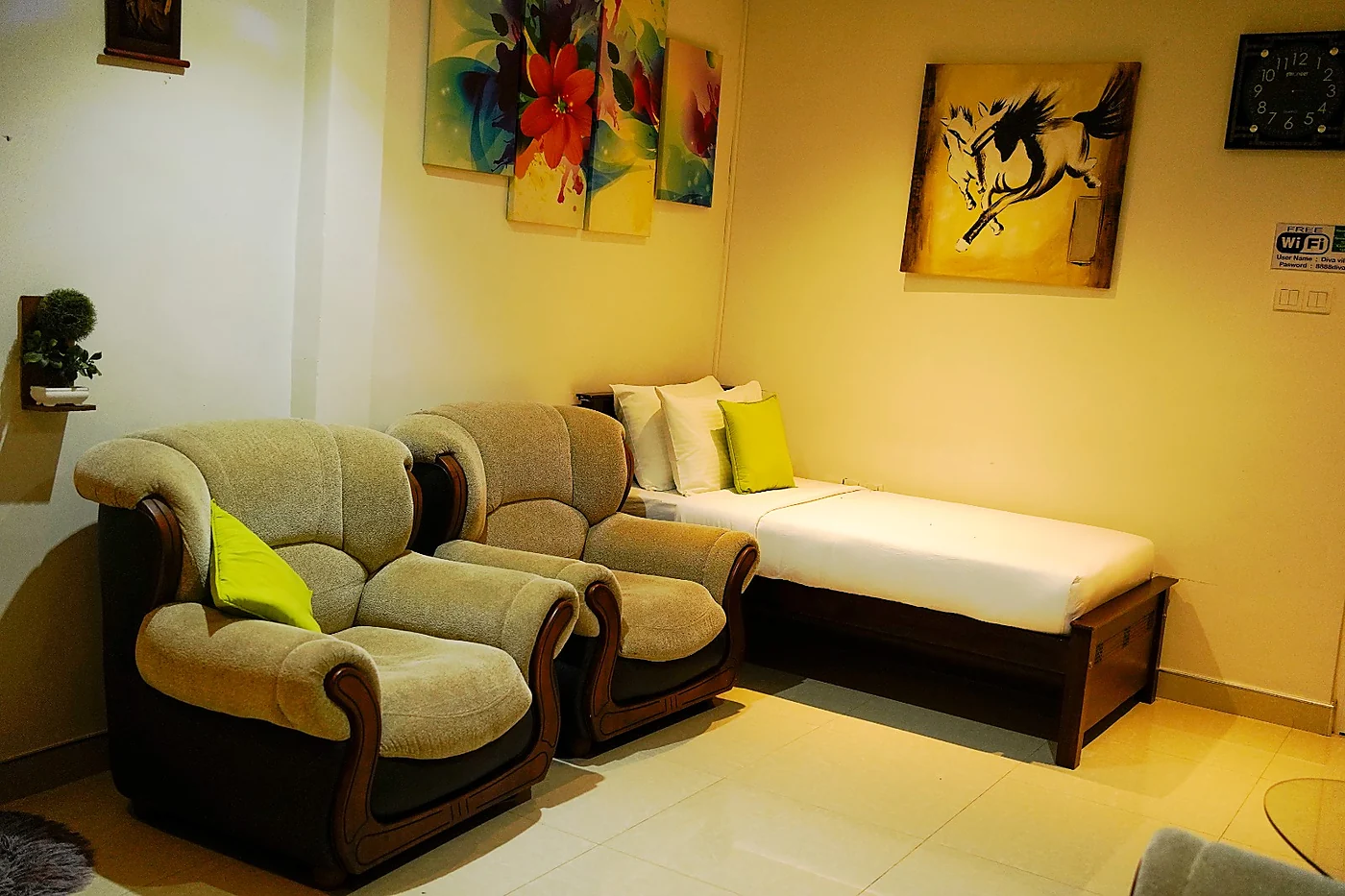 Deluxe Family Room lounge and beds