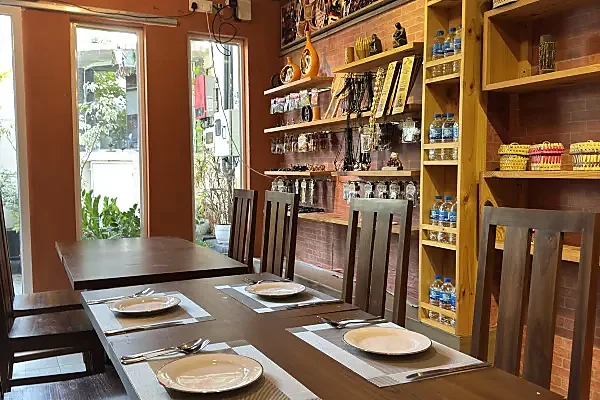 Restaurant shelf and dining setup